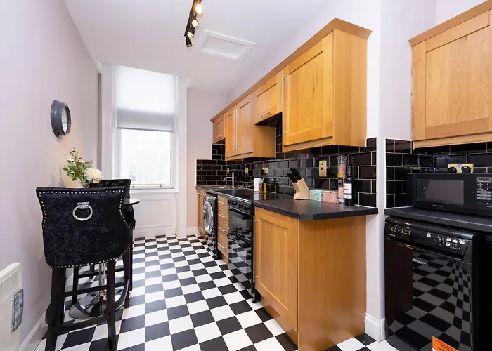 Stylish 2-bedroom Old Town Next To Royal Mile * Edinburgh