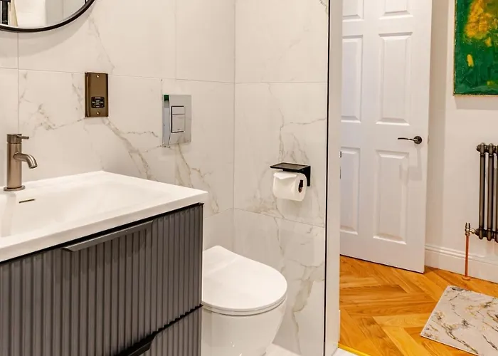Cosy Apartment, Free Street Parking