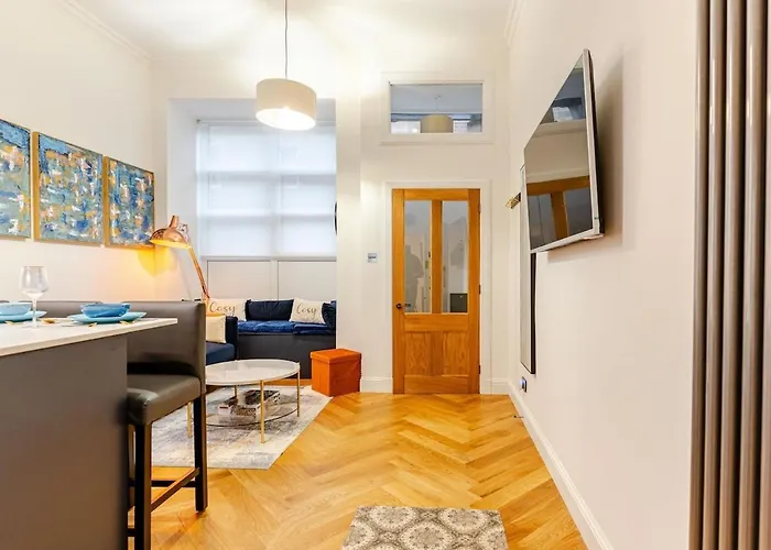 Cosy Apartment, Free Street Parking