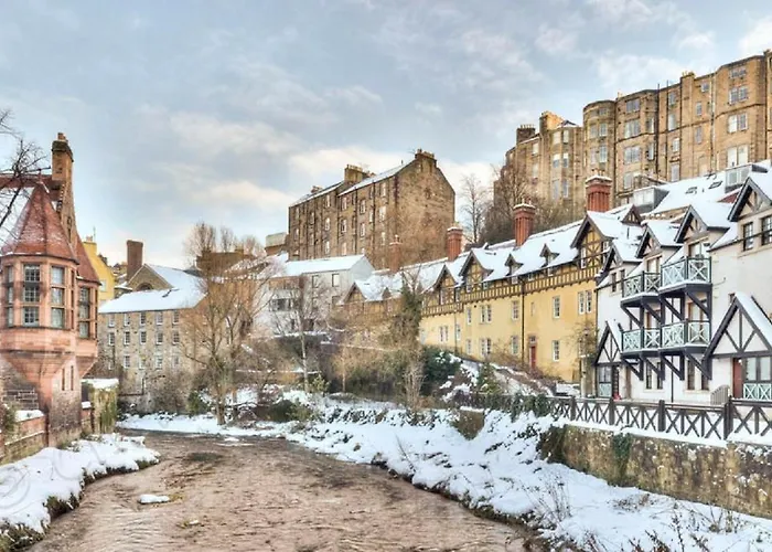 - - With Balcony And Free, Secure Garage Parking Appartement Edinburgh