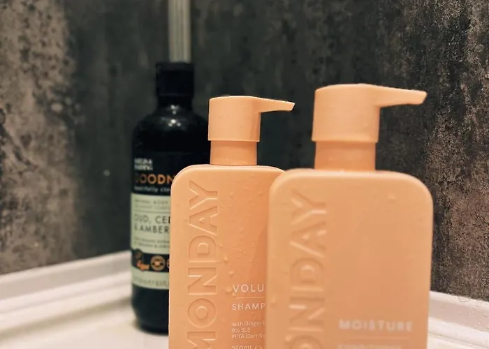 Designer Flat By Castle * Edinburgh