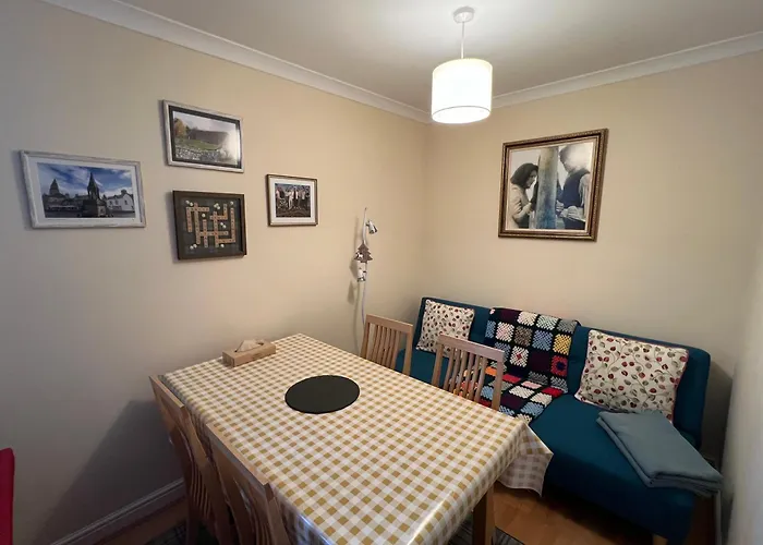 Old Town, Free Parking, Outlander Experience Apartment *