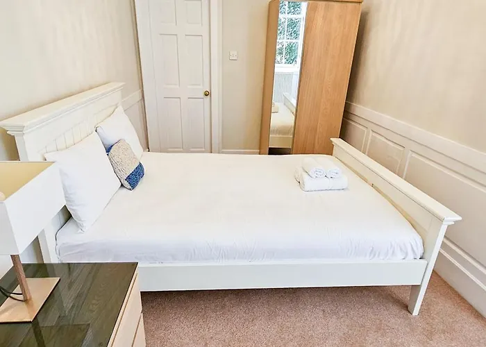 Russel House - 4 Bedroom - The Royal Mile *