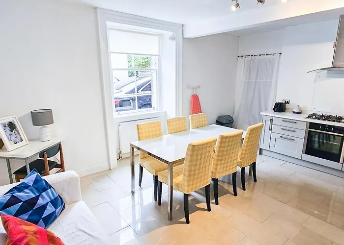 Russel House - 4 Bedroom - The Royal Mile Holiday home Edinburgh