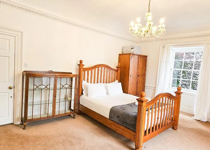 Russel House - 4 Bedroom - The Royal Mile *