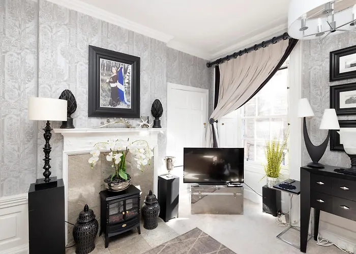 Elegant Flat Near Princes Street - Perfect Location, 24-7 Customer Support