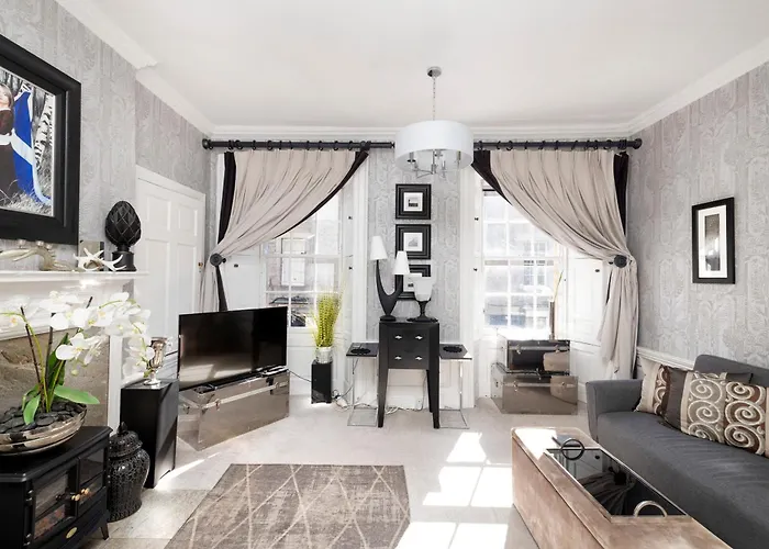 Elegant Flat Near Princes Street - Perfect Location, 24-7 Customer Support Edynburg