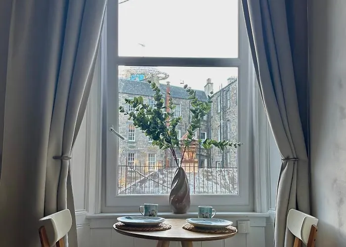 Bread Street, And Spacious One Bed Flat * Edinburg