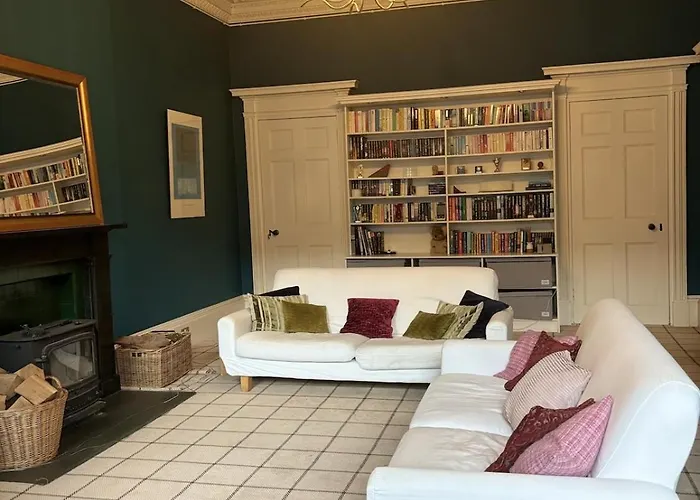 Georgian Townhouse In Centre