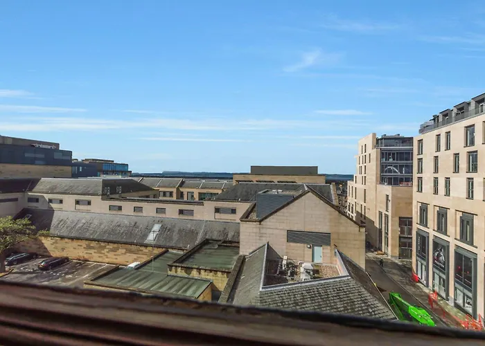 Apartment Large Super 3 Bed -princes Street, Parking Edinburgh