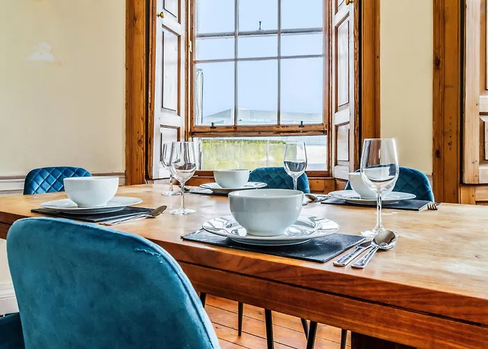 Apartment Large Super 3 Bed -princes Street, Parking Edinburgh