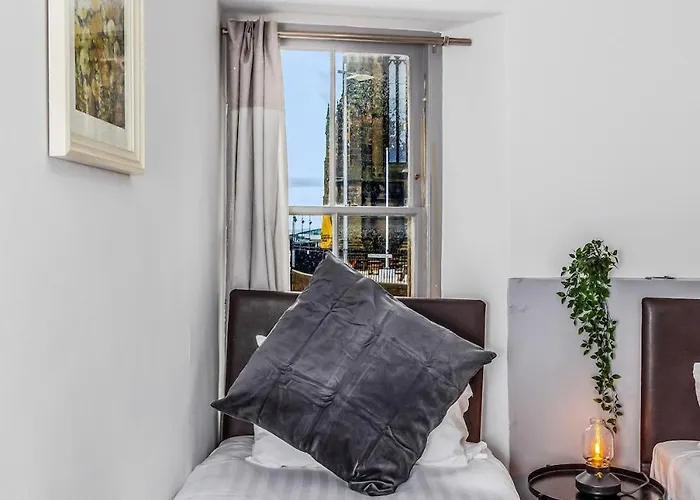 Cozy At Castle, Parking Edinburgh