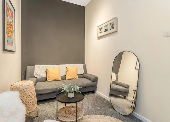 Апартаменты Beautiful Designer 2 Bed 2 Bath Old Town - Parking *