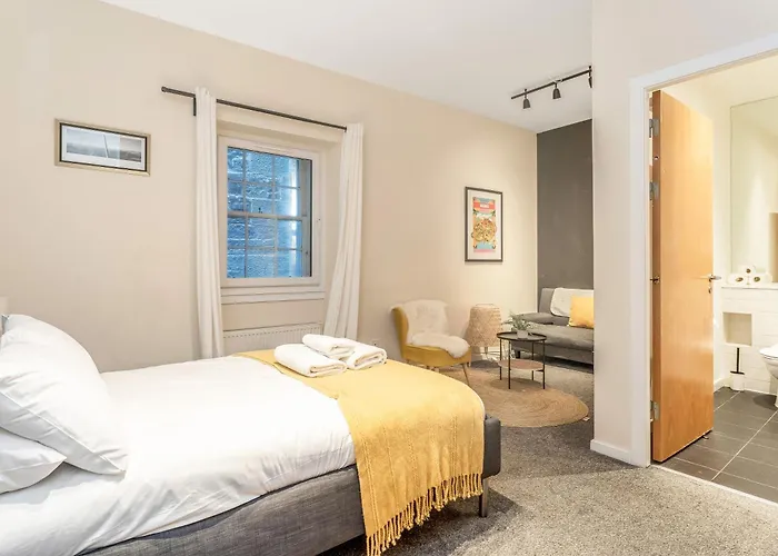 Beautiful Designer 2 Bed 2 Bath Old Town - Parking