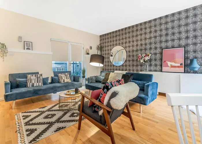 Beautiful Designer 2 Bed 2 Bath Old Town - Parking Эдинбург