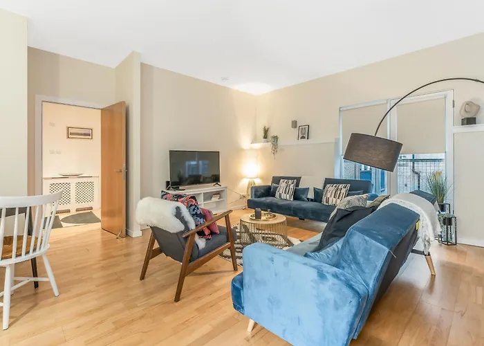 Апартаменты Beautiful Designer 2 Bed 2 Bath Old Town - Parking *