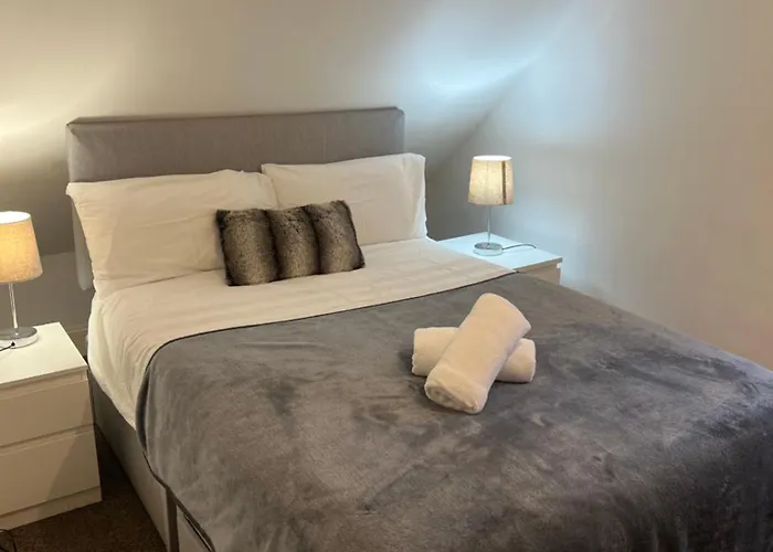 4 Bed Near Airport Dom wakacyjny *