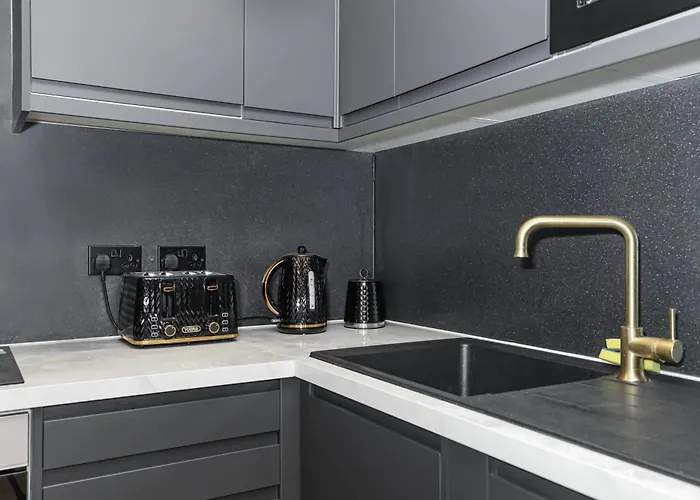 1 Bedroom Gorgie Sleeps 4 Easy City Access דירה