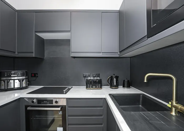 דירה 1 Bedroom Gorgie Sleeps 4 Easy City Access אדינבורו