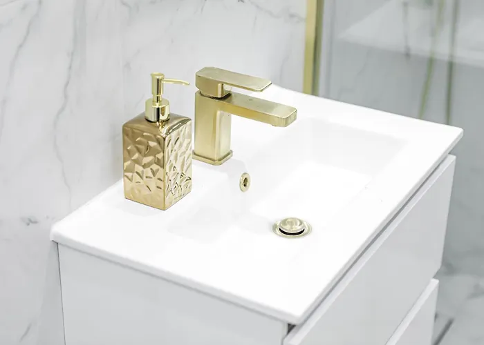 1 Bedroom Gorgie Sleeps 4 Easy City Access דירה אדינבורו