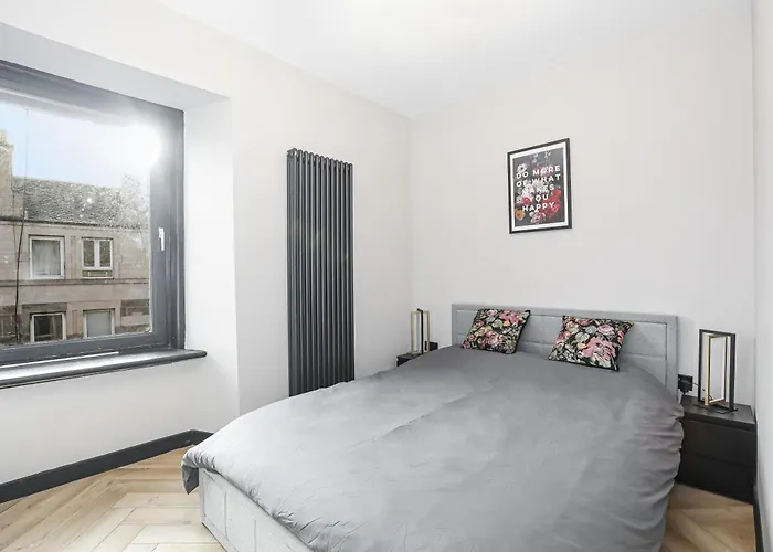 דירה 1 Bedroom Gorgie Sleeps 4 Easy City Access *