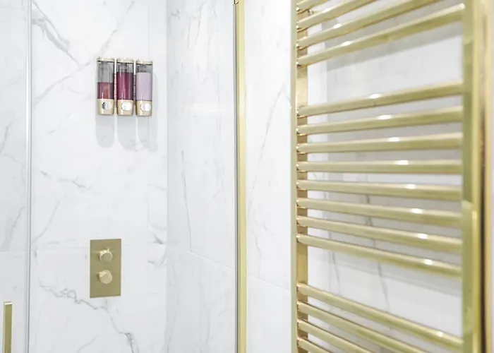 1 Bedroom Gorgie Sleeps 4 Easy City Access דירה אדינבורו