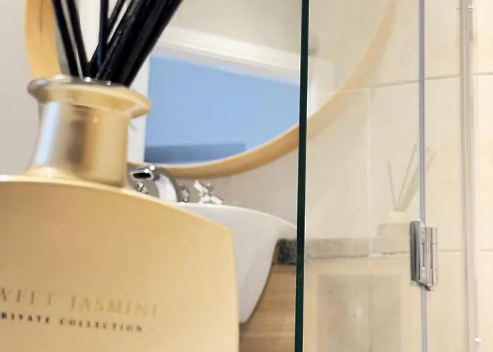 Floor Getaway With Cozy Canopy Bed Apartmán *