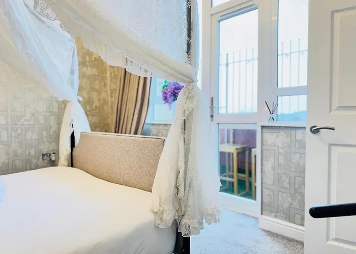 Floor Getaway With Cozy Canopy Bed Edinburgh