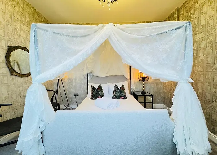 Apartmán Floor Getaway With Cozy Canopy Bed *