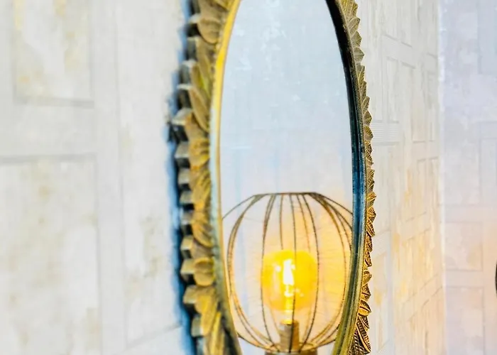 Floor Getaway With Cozy Canopy Bed Apartmán Edinburgh