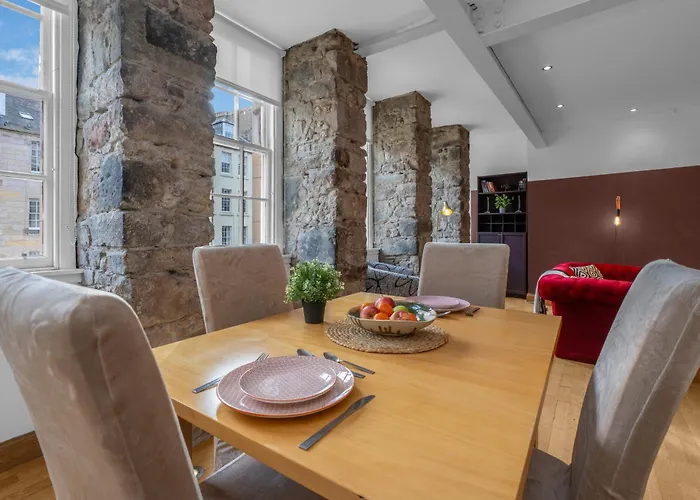 Old Town Romantic Getaway Эдинбург