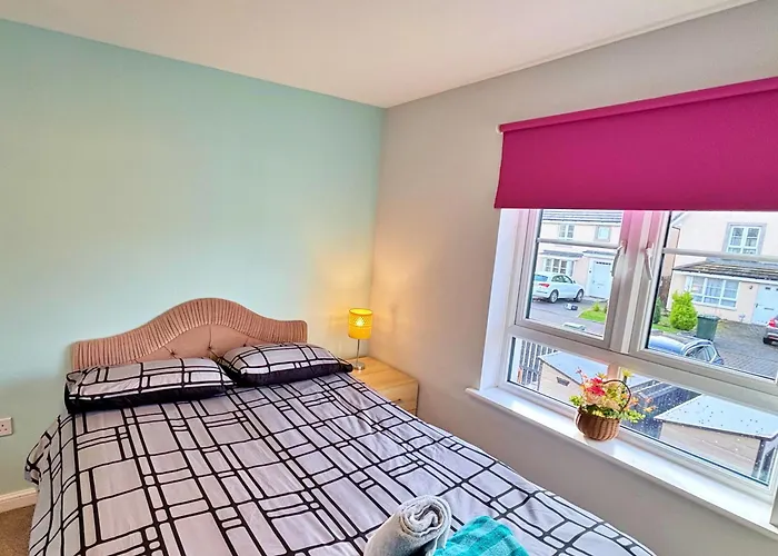 3 Bed House With Parking Near Airport Nyaraló Edinburgh