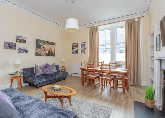 Free Parking - Centre - 2 Bedrooms - Sleeps 6