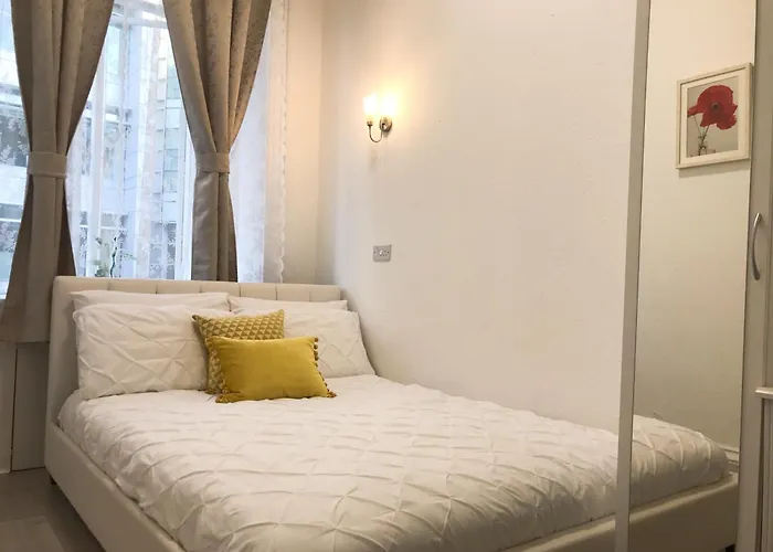 Lothian Center Apartment