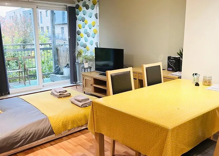 Spacious Retreat At Prime Location With Free Parking& Balcony