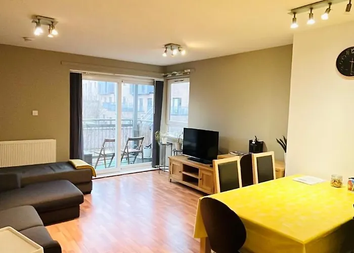 شقة Spacious Retreat At Prime Location With Free Parking& Balcony