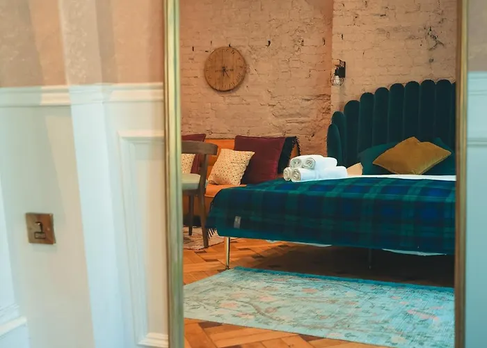 89 The Merchants- Chic By The House Of Danu Edinburgh