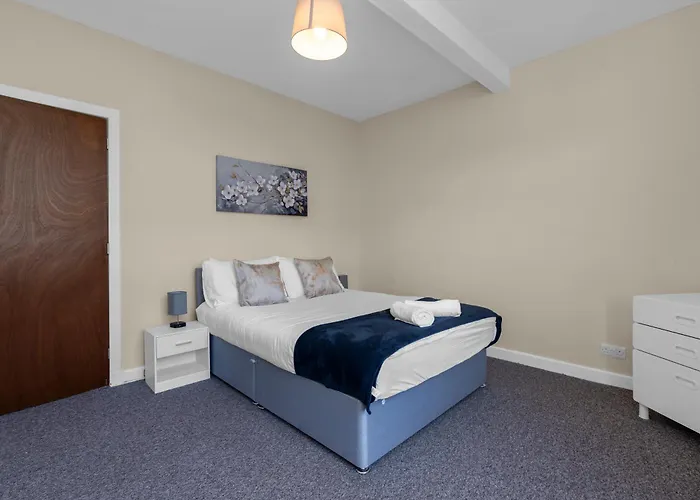 2 Bedroom In With 2 Free Parking Spaces Apartment