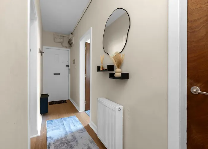 2 Bedroom In With 2 Free Parking Spaces Apartment Edinburgh
