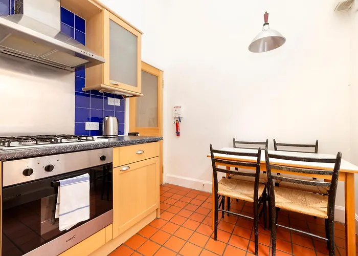 Joivy Charming Flat Near St Giles אדינבורו