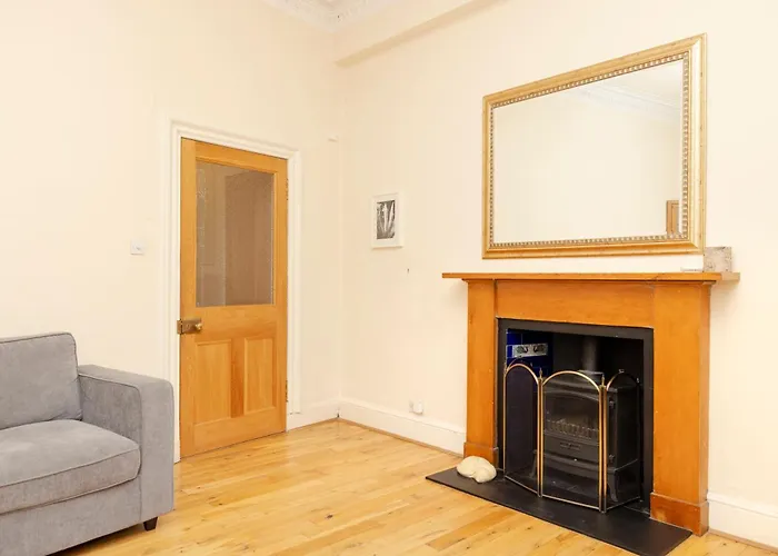 Joivy Charming Flat Near St Giles אדינבורו