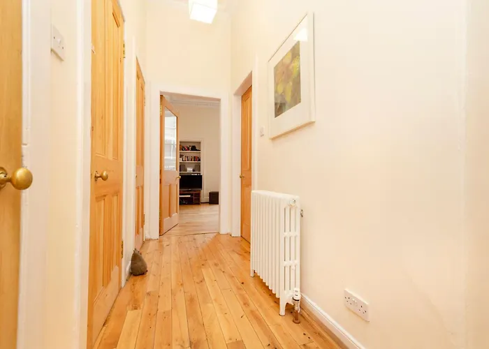 Joivy Charming Flat Near St Giles דירה