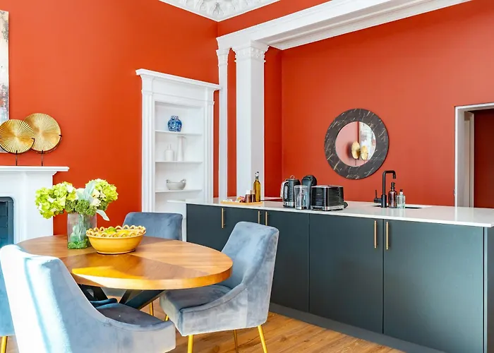 Dragon Luxury At 9 Albyn Place *