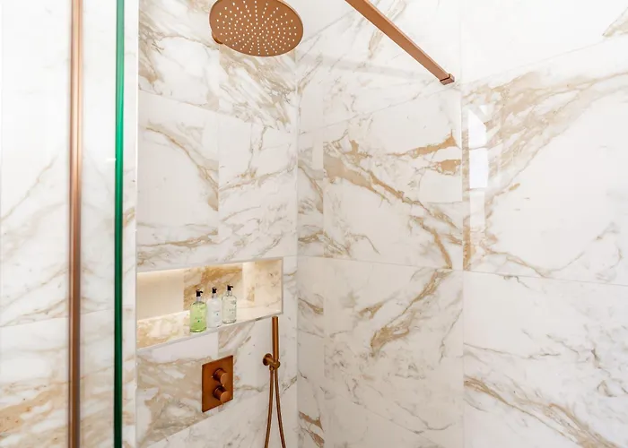 Dragon Luxury At 9 Albyn Place *