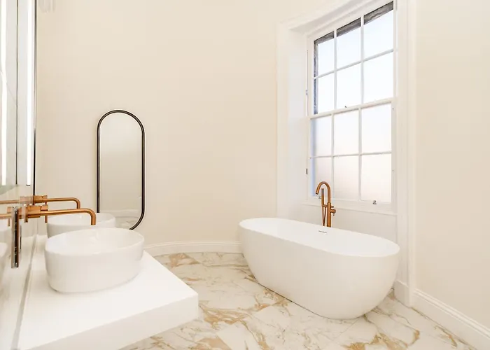 아파트 Dragon Luxury At 8 Albyn Place