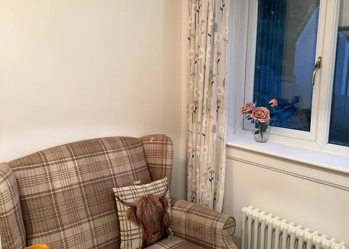 Проживание в семье Single With Beautiful Garden *