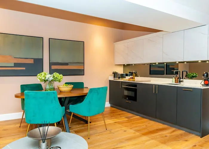 Dragon Luxury At 9 Albyn Place