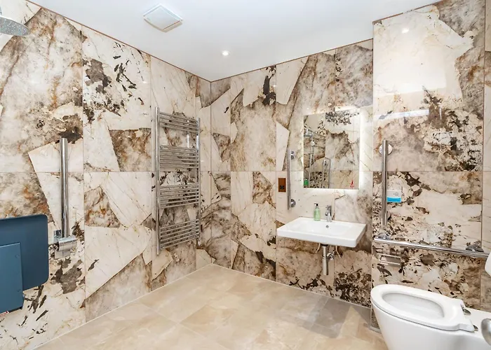 Dragon Luxury At 9 Albyn Place *