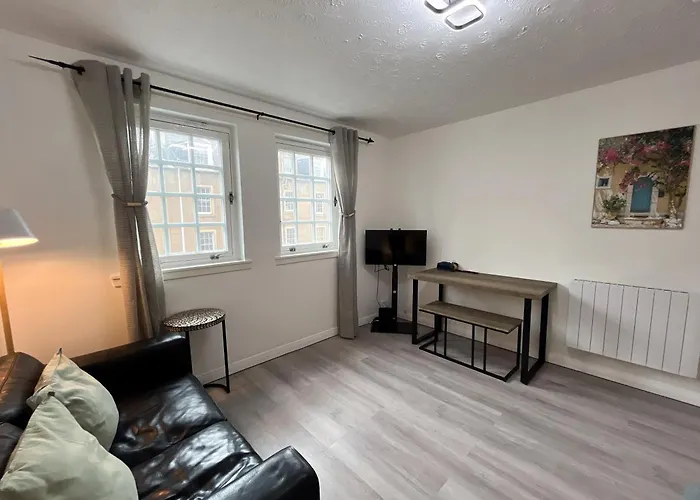 Causewayside Free Parking Apartment