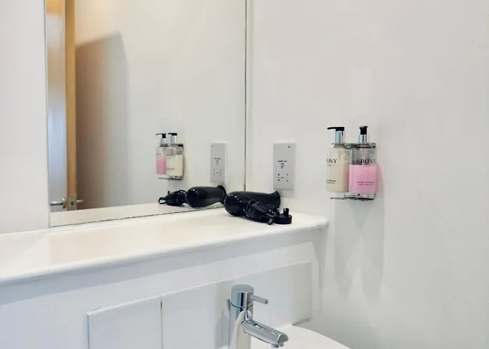 Modern Two Bedroom Apartment Edinburgh